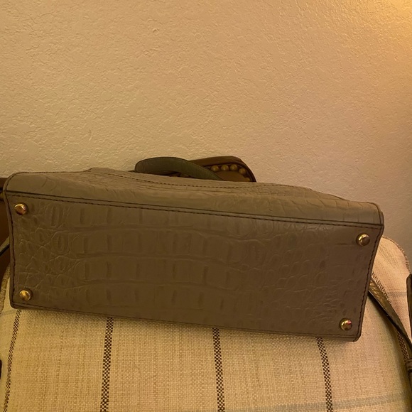 Like New Condition grey croc embossed leather KATE SPADE purse - Picture 4 of 6